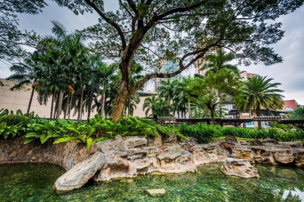 Lancaster Hotel Manila Мандалуйонг Экстерьер фото