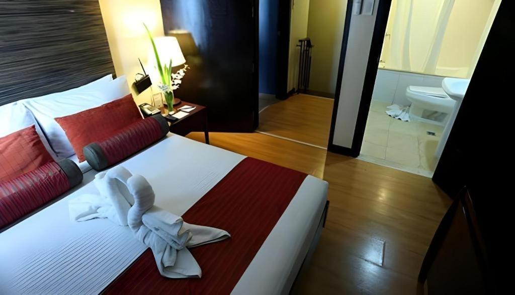 Lancaster Hotel Manila Мандалуйонг Экстерьер фото