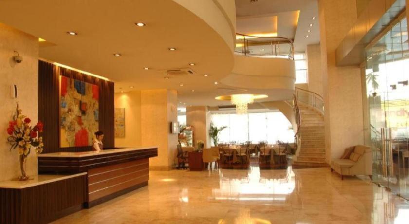 Lancaster Hotel Manila Мандалуйонг Экстерьер фото